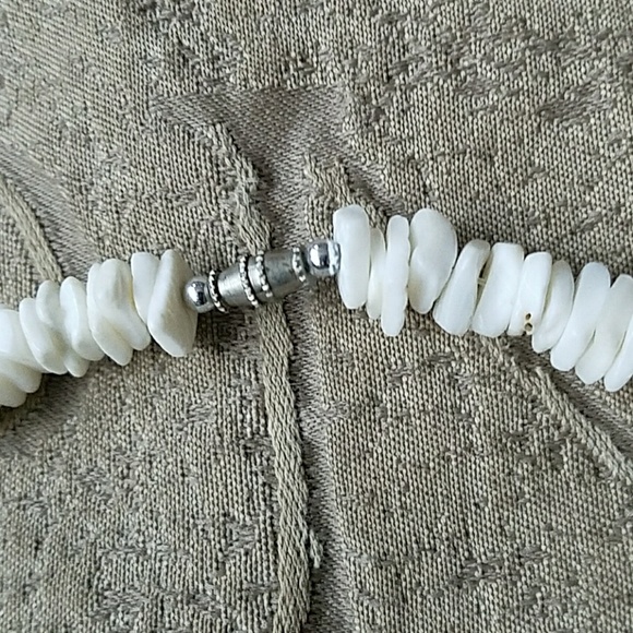 WHITE Coral necklace - Picture 3 of 4
